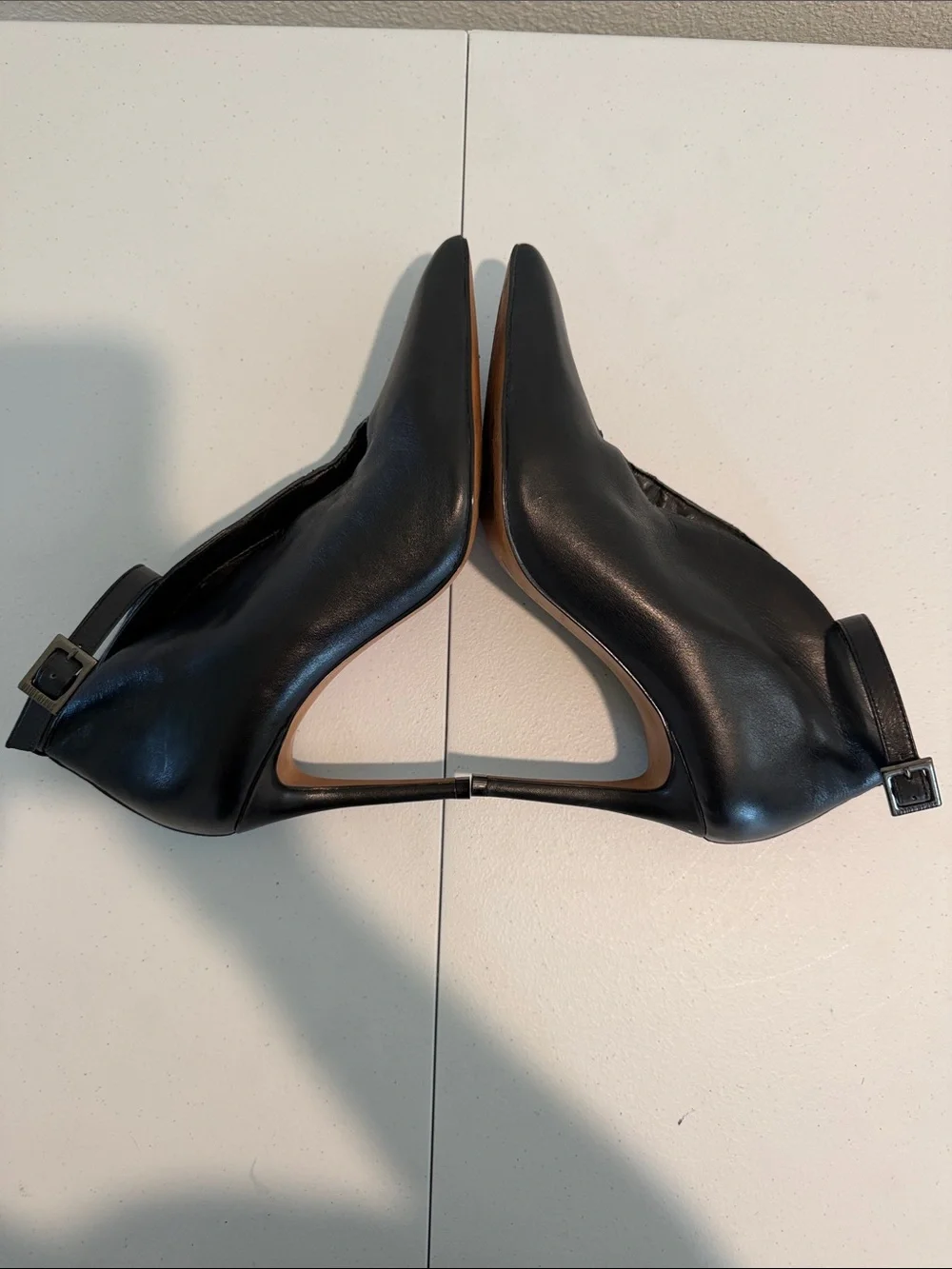 SANTA LOLLA Black Leather Pointed Toe Ankle Strap Pumps size 8